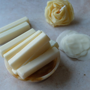 Beeswax blend for flower candle making